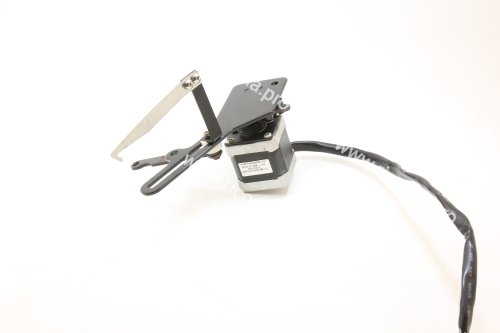 03040681 Отводчик верхней нити в сборе с мотором